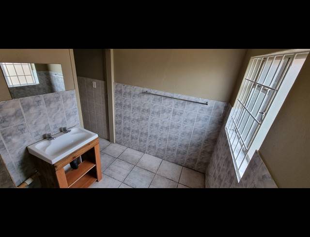 3 BEDROOM HOUSE FOR SALE IN VANDERBIJLPARK CE 2